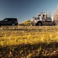 Land Rover Discovery tows 110-ton road train in Australia