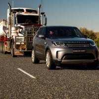 Land Rover Discovery tows 110-ton road train in Australia