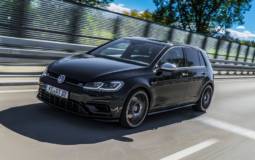 This Volkswagen Golf R facelift has 400 HP thanks to ABT Sportsline