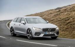 Volvo S90 and V90 receive a new T4 engine in UK