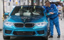 BMW M5 goes into production