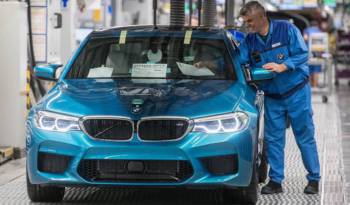 BMW M5 goes into production