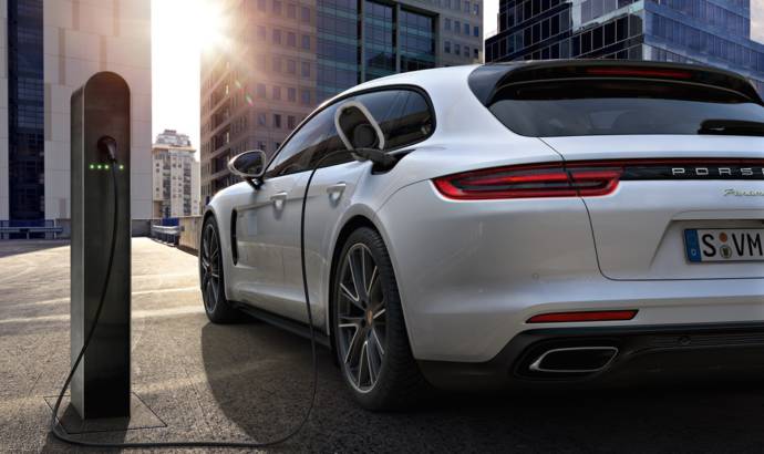 High demand for Porsche Panamera hybrid versions