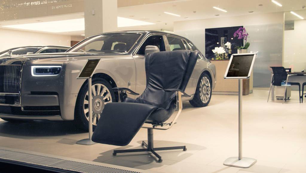 Rolls Royce showroom showcases the Elysium R chair CarSession