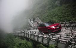 Range Rover Sport climbed 999 stairs