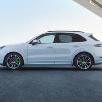 Porsche Cayenne is now available as a PHEV