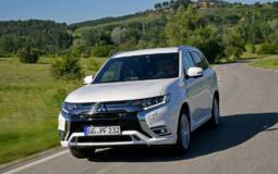 2019 Mitsubishi Outlander PHEV updates detailed