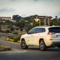 2019 Jeep Cherokee facelift gets detailed