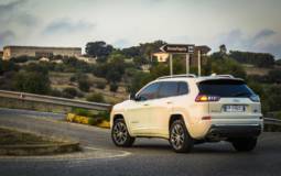 2019 Jeep Cherokee facelift gets detailed