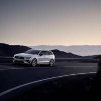 Volvo V60 is now available in R-Design version