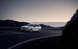 Volvo V60 is now available in R-Design version