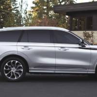 2020 Lincoln Aviator is here and it has a plug-in powertrain