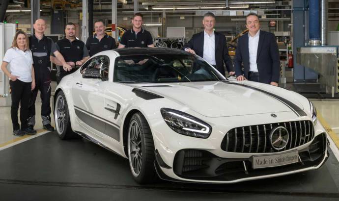 Mercedes-AMG GT facelift enters production. The first unit is a GT R Pro limited edition version