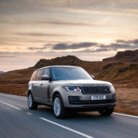 Range Rover is now available with a 3.0 liter inline-six cylinder petrol unit