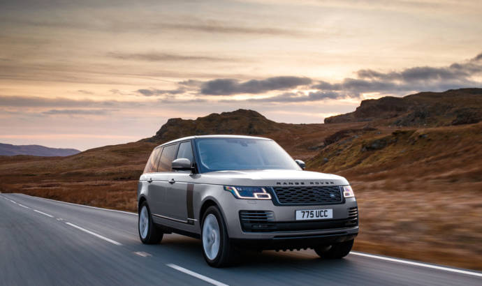 Range Rover is now available with a 3.0 liter inline-six cylinder petrol unit