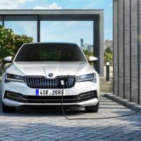 Skoda unveiled the 2020 Superb facelift. It has a PHEV version