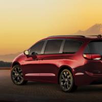 Chrysler and Dodge introduce the new 35th Anniversary Edition on their minivans