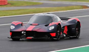 Aston Martin Valkyrie - first public demo run at Silverstone