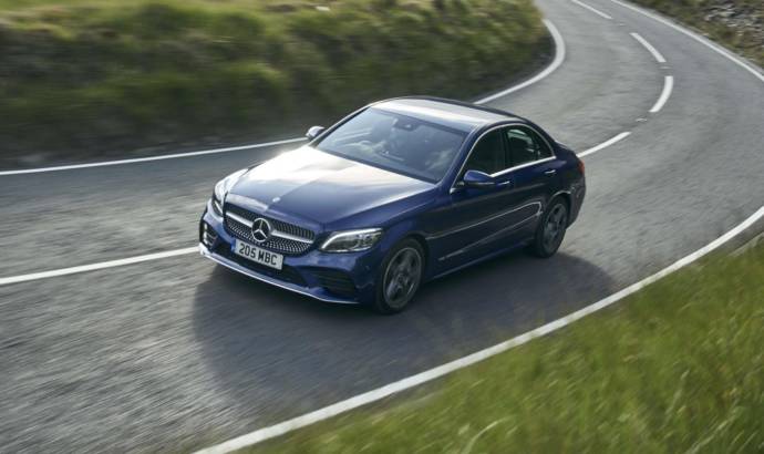 Mercedes retains its first place among premium manufacturers in 2019