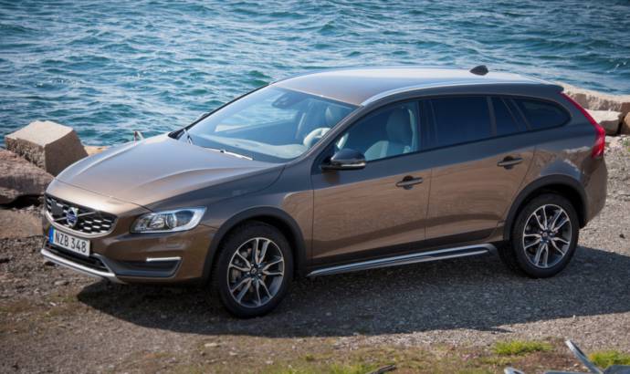 2017 Volvo V60 Cross Country Wagon