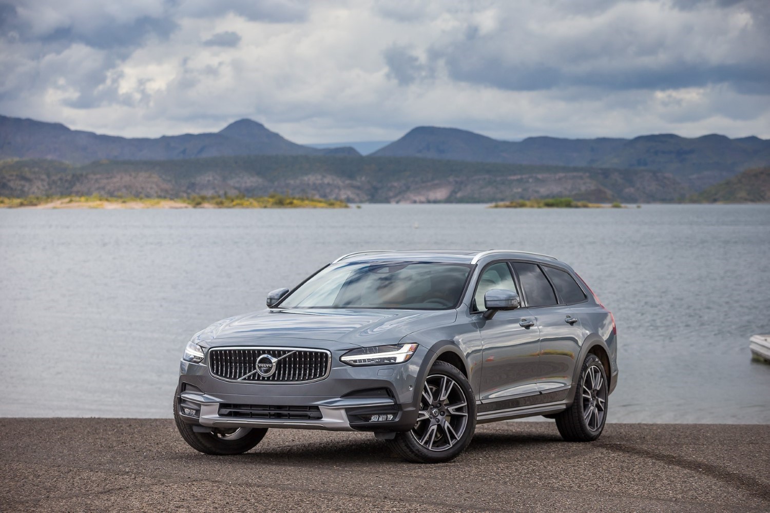 2017 Volvo V90 Cross Country Wagon Specs, Review, and