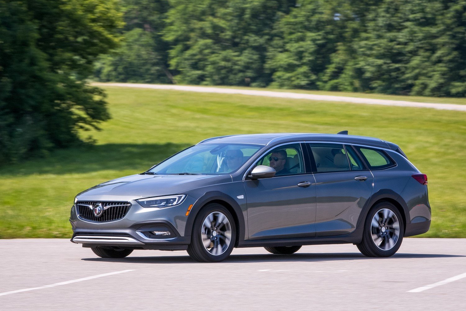 2018 Buick Regal TourX Wagon Specs, Review, and Pricing | CarSession