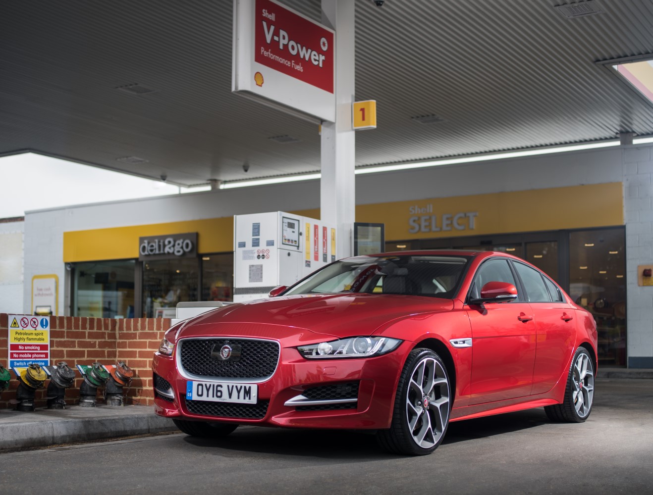 2018 Jaguar Xe Sedan Specs Review And Pricing Carsession