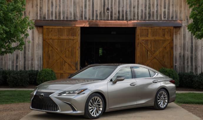 2019 Lexus ES300h Sedan