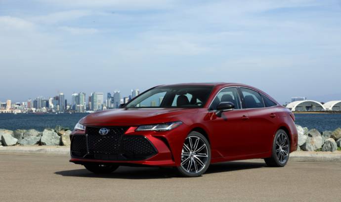 2019 Toyota Avalon Sedan