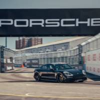 Porsche Taycan pre orders got above 30.000