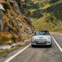 The new Mini Cooper SE starts its career on the best road in the world