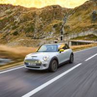 The new Mini Cooper SE starts its career on the best road in the world