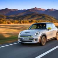 The new Mini Cooper SE starts its career on the best road in the world