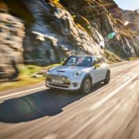 The new Mini Cooper SE starts its career on the best road in the world