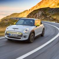 The new Mini Cooper SE starts its career on the best road in the world