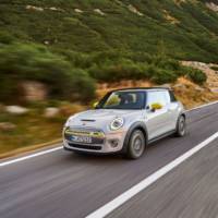 The new Mini Cooper SE starts its career on the best road in the world