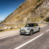 The new Mini Cooper SE starts its career on the best road in the world