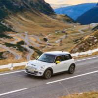 The new Mini Cooper SE starts its career on the best road in the world