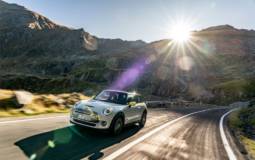 The new Mini Cooper SE starts its career on the best road in the world