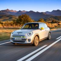 The new Mini Cooper SE starts its career on the best road in the world