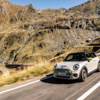 The new Mini Cooper SE starts its career on the best road in the world