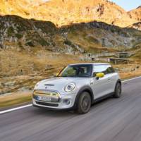 The new Mini Cooper SE starts its career on the best road in the world