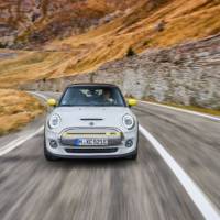 The new Mini Cooper SE starts its career on the best road in the world