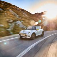 The new Mini Cooper SE starts its career on the best road in the world