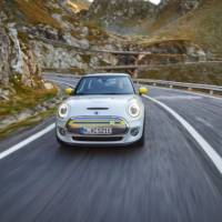 The new Mini Cooper SE starts its career on the best road in the world