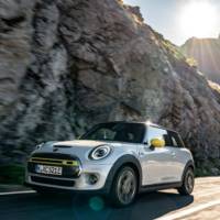 The new Mini Cooper SE starts its career on the best road in the world