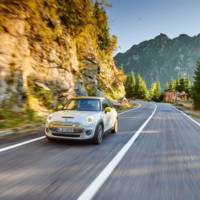 The new Mini Cooper SE starts its career on the best road in the world