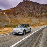 The new Mini Cooper SE starts its career on the best road in the world