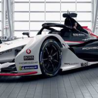 This is the new Porsche 99X Electric racer which will compete in 2019-2020 Formule E season