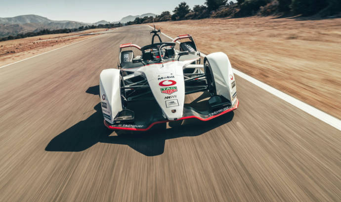 This is the new Porsche 99X Electric racer which will compete in 2019-2020 Formule E season